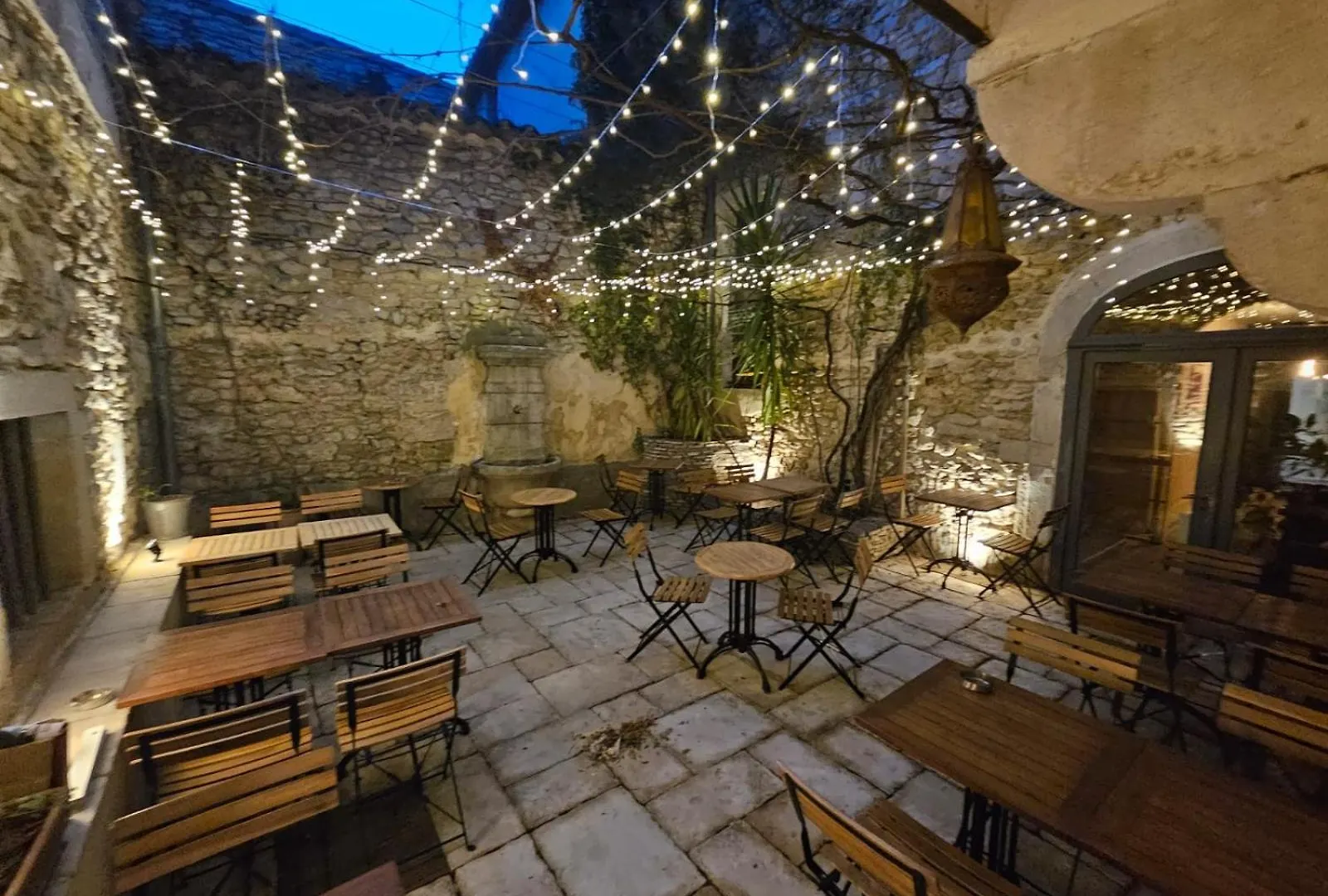 Le Patio Hotel Grignan 0*,
